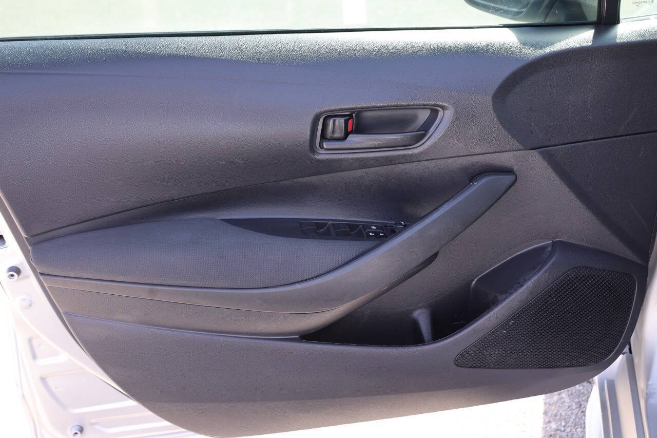 Used 2022 Toyota Corolla LE FWD image 12