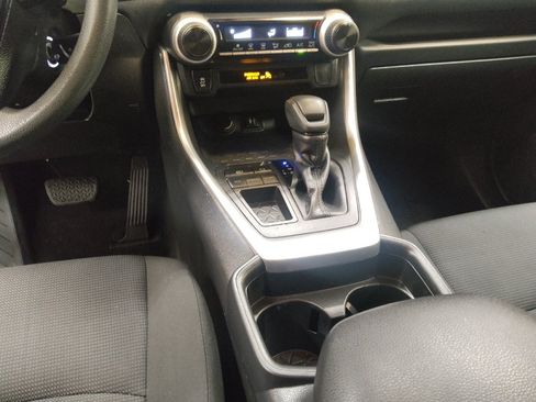 Used 2019 Toyota RAV4 LE FWD image 26