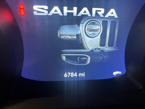 Used 2025 Jeep Wrangler Unlimited Sahara w/ Safety Group AWD/4WD image 8
