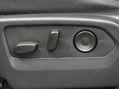 Used 2024 GMC Sierra 1500 AT4 w/ Technology Package image 9