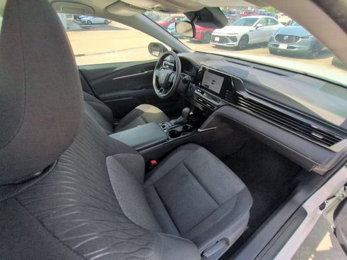 Used 2025 Toyota Camry LE FWD image 31
