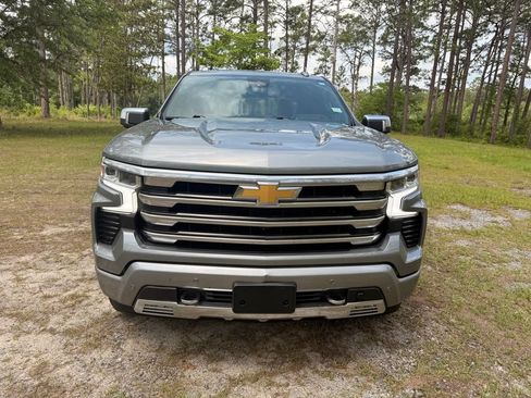 Used 2023 Chevrolet Silverado 1500 High Country w/ Technology Package AWD/4WD image 8