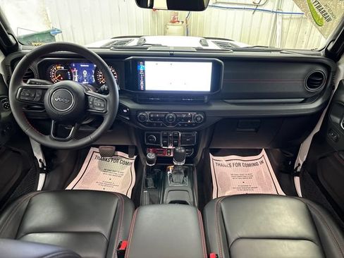 Used 2024 Jeep Wrangler Unlimited Rubicon AWD/4WD image 13