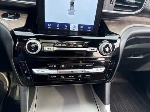 Used 2023 Ford Explorer Platinum w/ Technology Package AWD/4WD image 33
