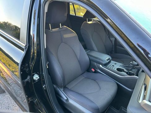 Used 2023 Toyota Highlander LE FWD image 16