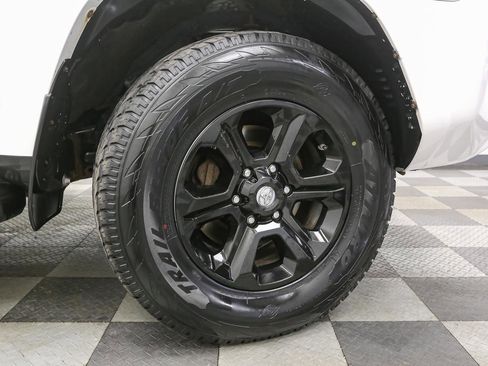 Used 2017 Toyota 4Runner SR5 AWD/4WD image 13