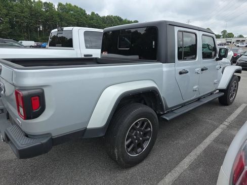 Used 2023 Jeep Gladiator Overland w/ Trailer Tow Package AWD/4WD image 11