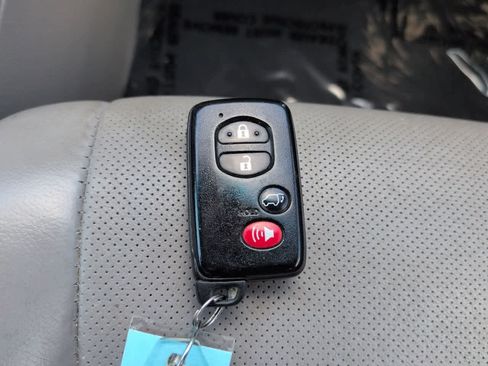 Used 2012 Toyota Highlander Limited w/ Tow Pkg FWD image 30
