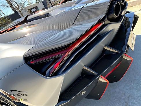 Used 2025 Lamborghini Revuelto image 20