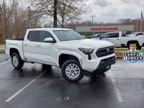 Used 2024 Toyota Tacoma SR5 image 2