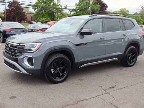 Used 2025 Volkswagen Atlas Peak Edition SE AWD/4WD image 1