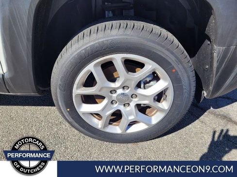 Used 2018 Jeep Renegade Latitude w/ Cold Weather Group image 9