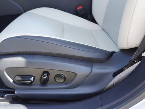 Certified 2025 Lexus ES 300h w/ Premium Package image 23