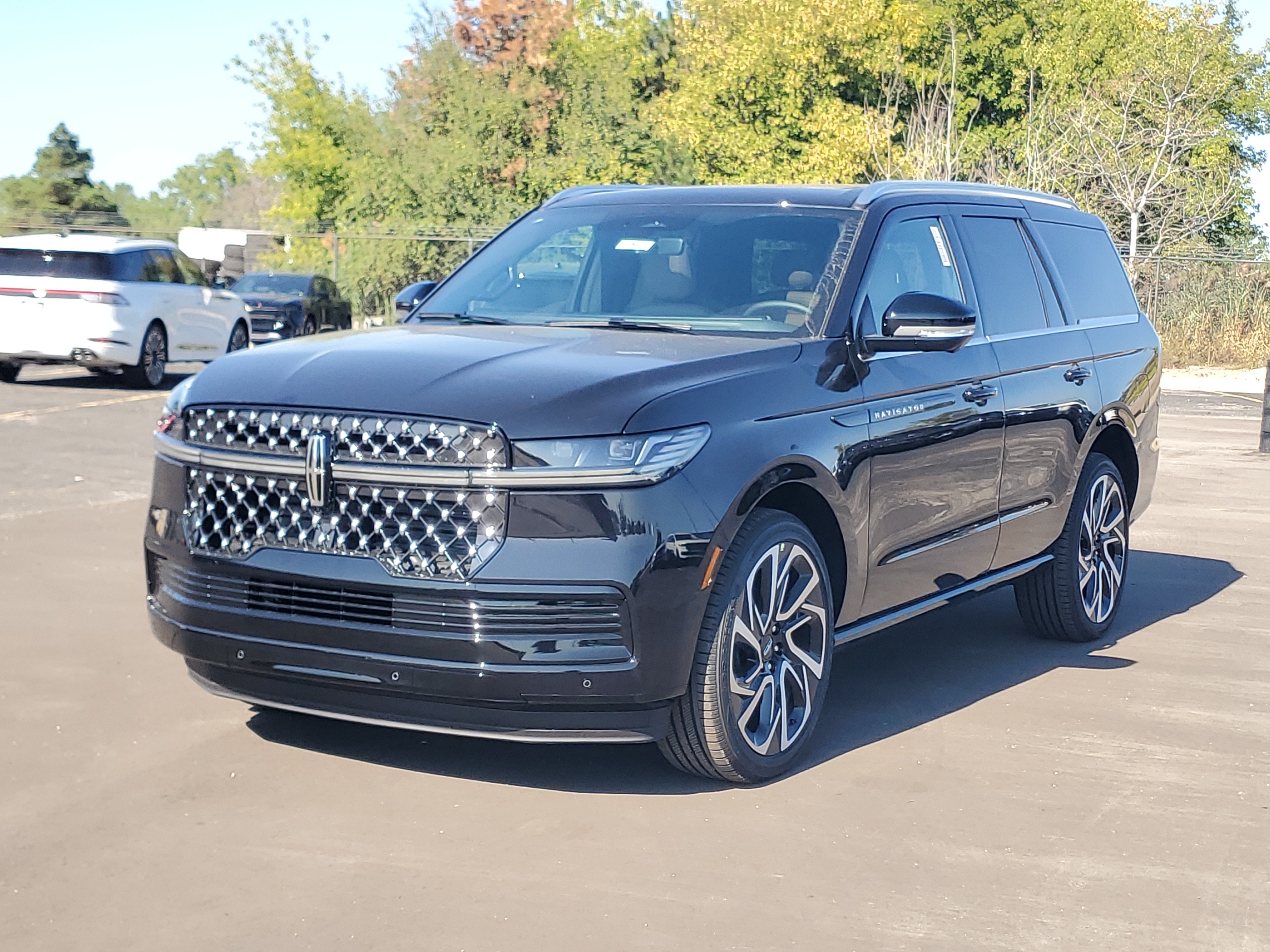 New 2027 Lincoln Navigator Black Label AWD/4WD image 2