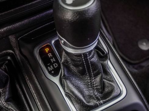 Used 2024 Jeep Wrangler Unlimited Sahara AWD/4WD image 22
