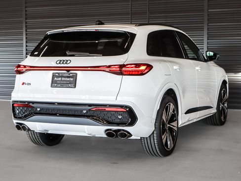 New 2025 Audi SQ5 Prestige image 16