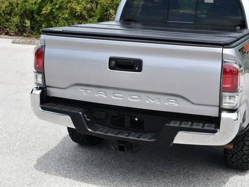 Used 2020 Toyota Tacoma TRD Off-Road AWD/4WD image 10