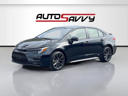 Used 2025 Toyota Corolla SE w/ SE Premium Package AWD/4WD image 3