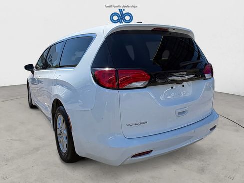 Used 2024 Chrysler Voyager LX FWD image 5