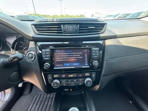 Used 2017 Nissan Rogue SL FWD image 14