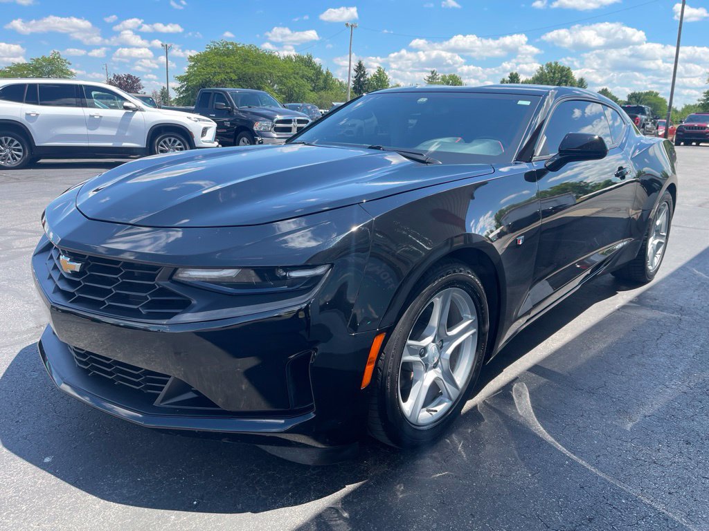 Used 2024 Chevrolet Camaro LT RWD image 3
