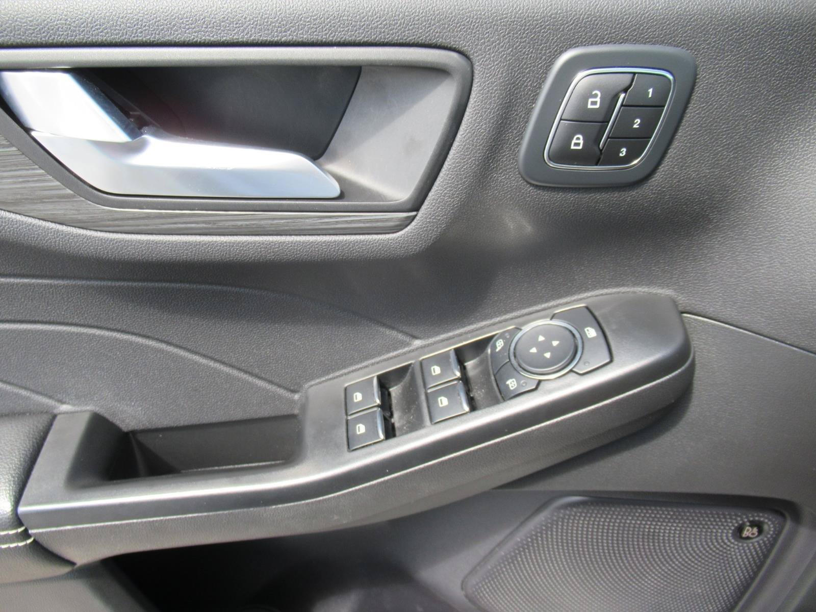 Used 2023 Ford Escape Platinum w/ Premium Technology Package AWD/4WD image 21