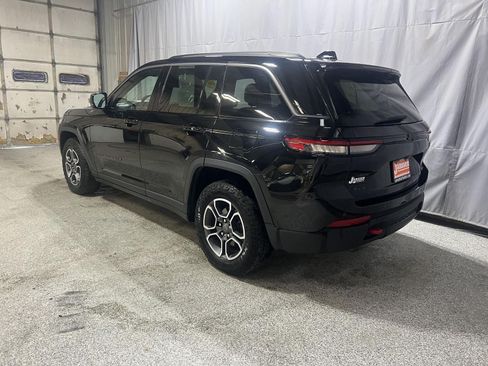 Used 2022 Jeep Grand Cherokee Trailhawk AWD/4WD image 8