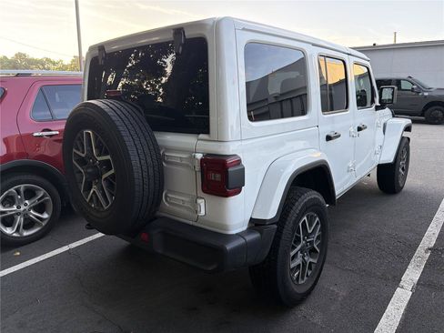 Used 2025 Jeep Wrangler Unlimited Sahara AWD/4WD image 4