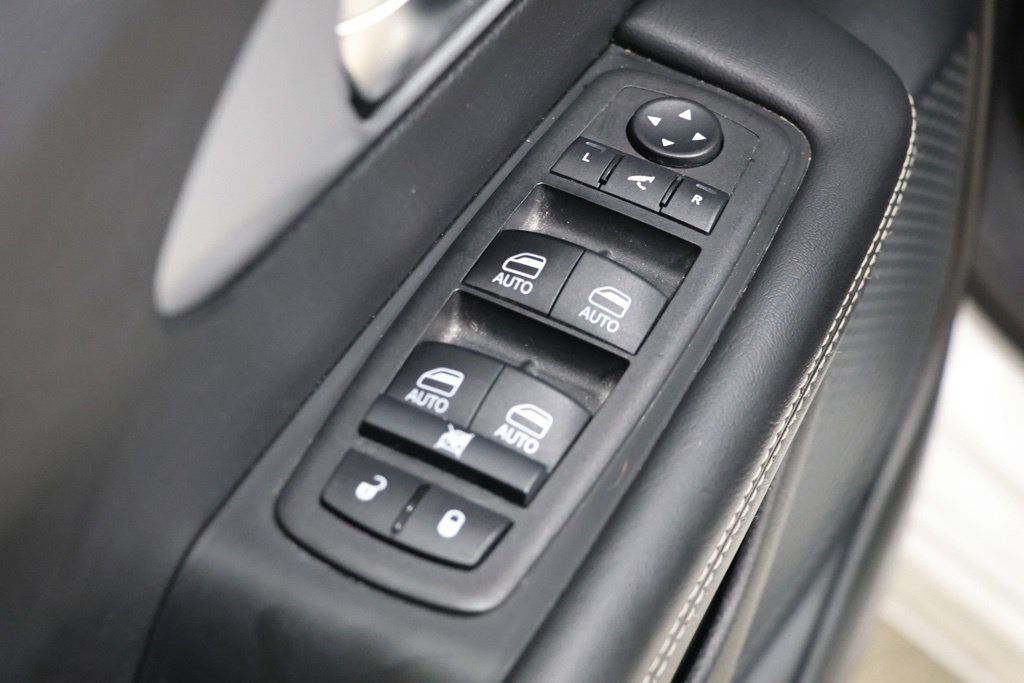 Used 2025 Chrysler Pacifica Limited FWD image 18