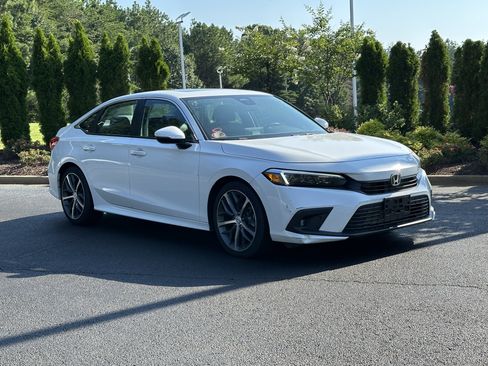 Used 2024 Honda Civic Touring image 2