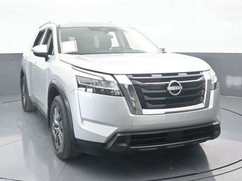 Used 2022 Nissan Pathfinder SV w/ SV Premium Package image 9