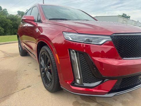 Used 2023 Cadillac XT6 Sport w/ LPO, ONYX Package AWD/4WD image 7