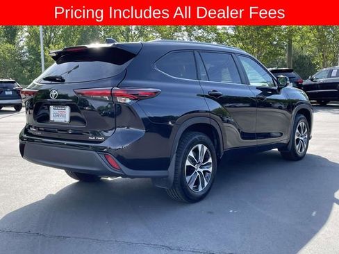 Used 2024 Toyota Highlander XLE AWD/4WD image 5