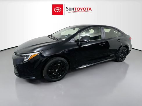 Used 2025 Toyota Corolla LE image 9
