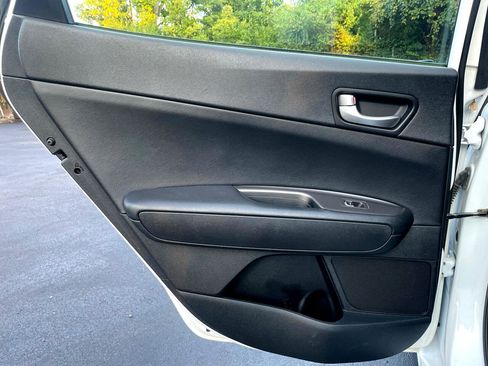 Used 2019 Kia Optima S image 14