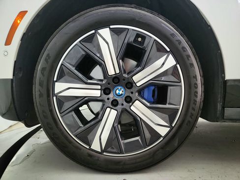 Used 2023 BMW iX xDrive50 w/ Sport Package AWD/4WD image 37