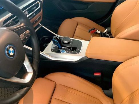 Used 2023 BMW i4 eDrive35 RWD image 8