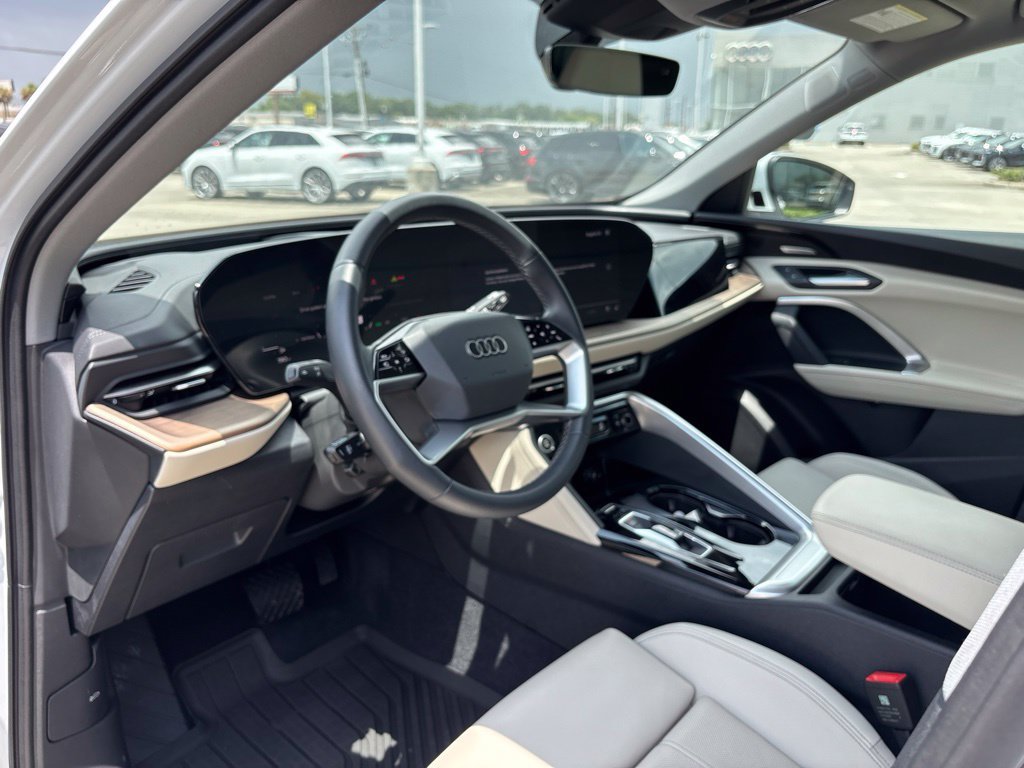 Used 2025 Audi Q5 Premium Plus w/ Premium Plus AWD/4WD image 9