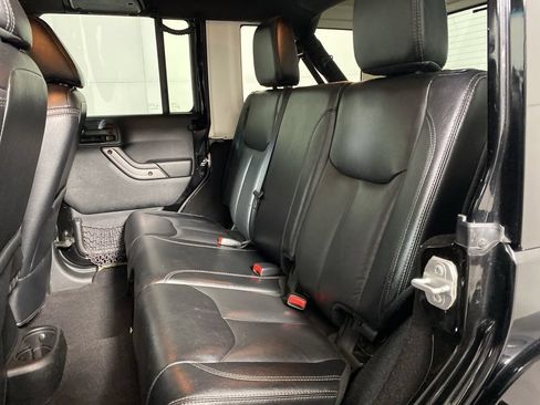 Used 2018 Jeep Wrangler Unlimited Sahara AWD/4WD image 14