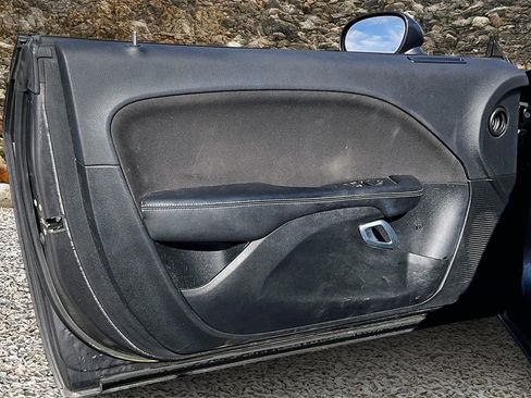 Used 2015 Dodge Challenger SXT image 18