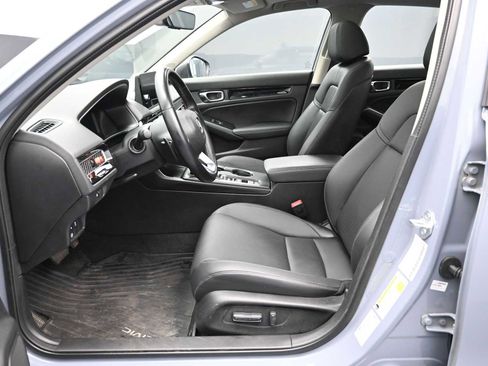 Used 2022 Honda Civic Touring image 10