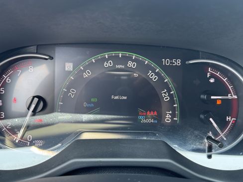 Used 2024 Toyota RAV4 LE FWD image 33