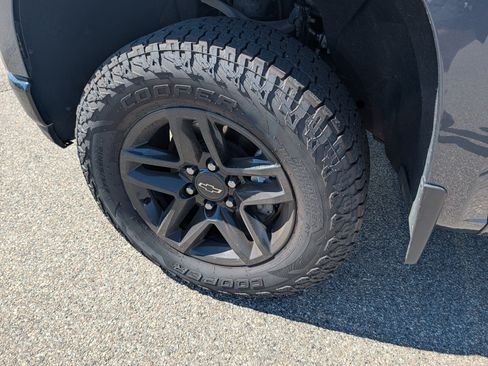 Used 2021 Chevrolet Silverado 1500 LT Trail Boss w/ Bed Protection Package AWD/4WD image 15