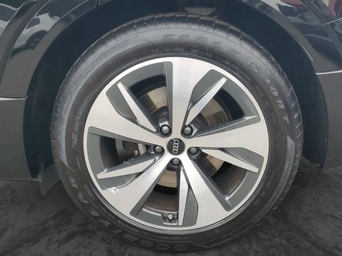 Used 2024 Audi Q8 e-tron Premium Plus w/ Premium Plus Package image 5