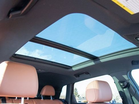 Used 2022 Audi e-tron Premium Plus w/ Premium Plus Package image 41