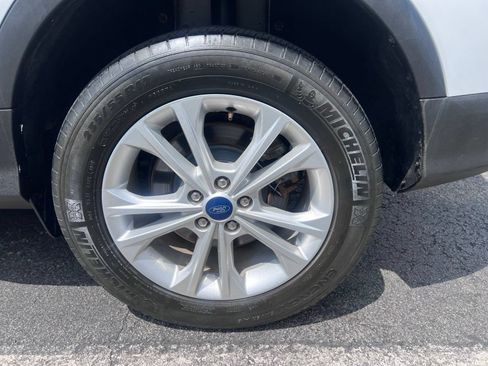 Used 2019 Ford Escape SE FWD image 18