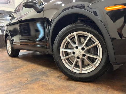 Used 2016 Porsche Cayenne AWD/4WD image 35