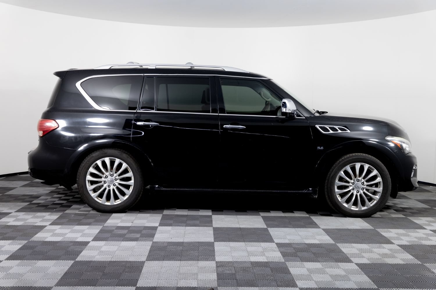 Used 2016 INFINITI QX80 4WD w/ Deluxe Technology Package image 9