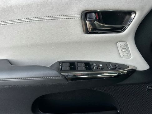 Used 2017 Toyota Avalon Limited w/ All Weather Liner Package image 12