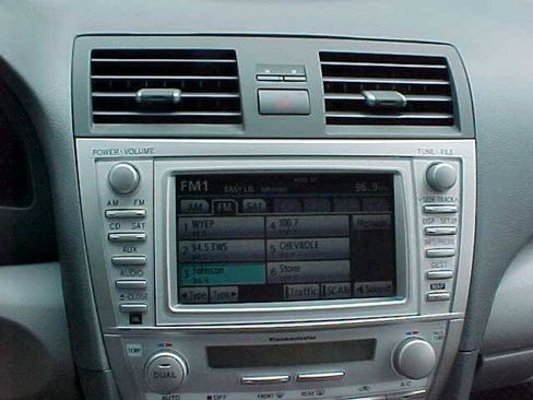 Used 2011 Toyota Camry XLE w/ SE/XLE Extra-Value Pkg FWD image 25